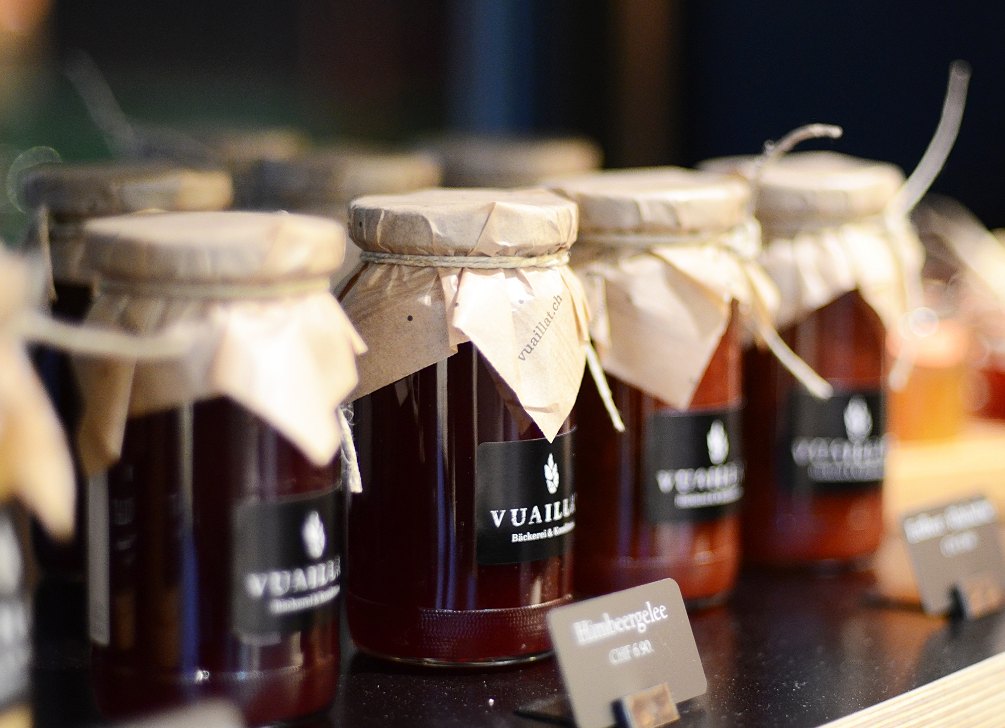 Vuaillat Bäckerei & Konditorei Buerohaeberli Packaging Vuaillat 7 Konfi Quer
